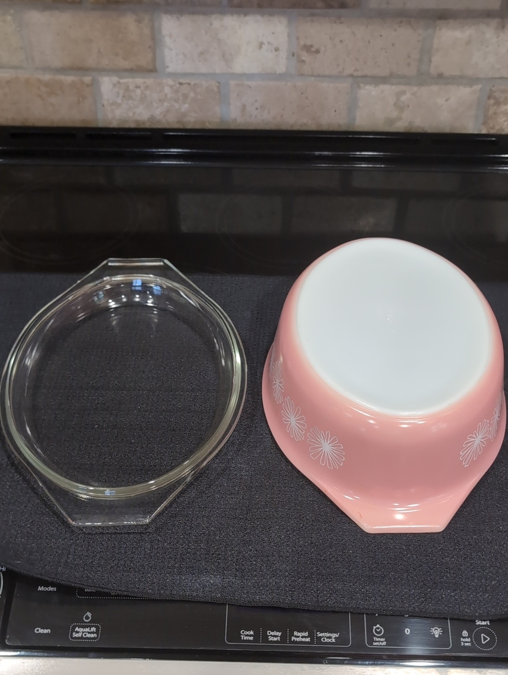 Vintage 50's Pyrex 2.5 Quart 045 Pink Daisy Oval Casserole Baking Dish - Picture 3 of 12